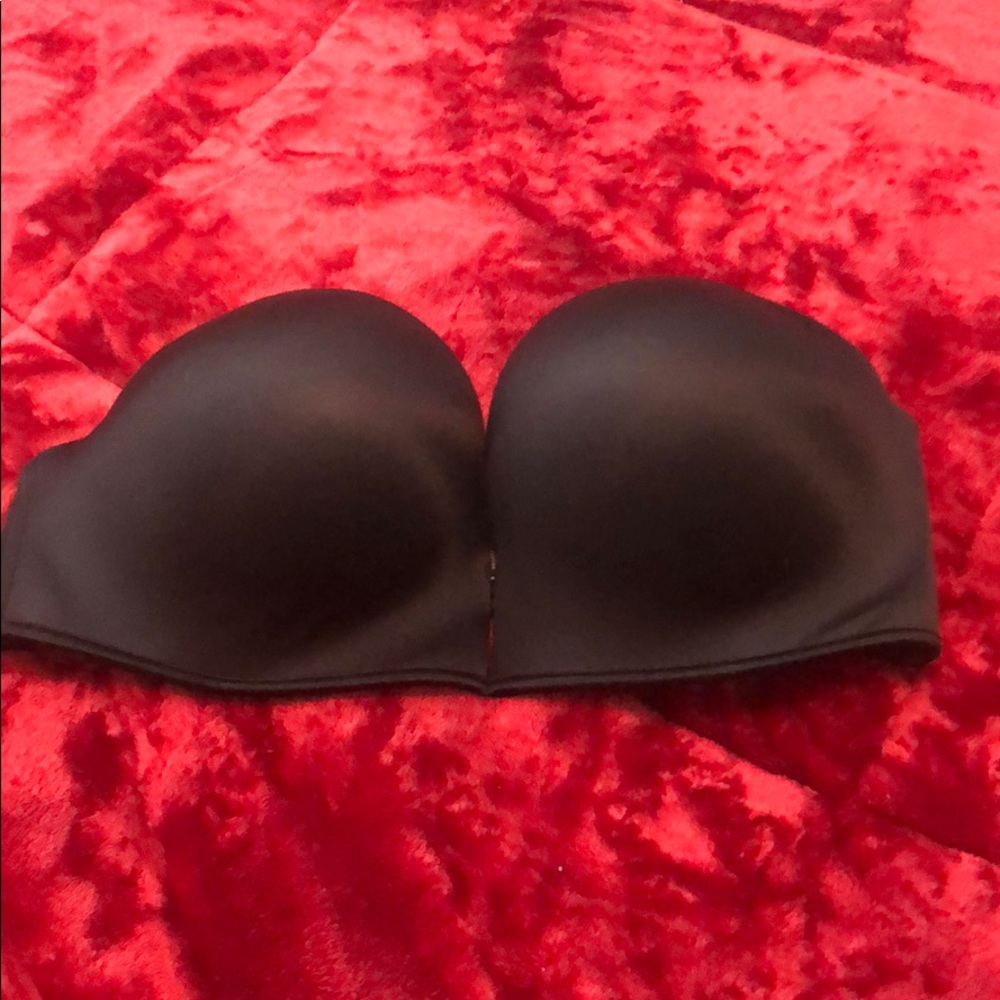Black Victoria’s Secret bombshell bra